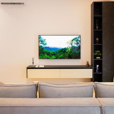 Bed and Breakfast Luxury Rooftop 23 Тирана Экстерьер фото