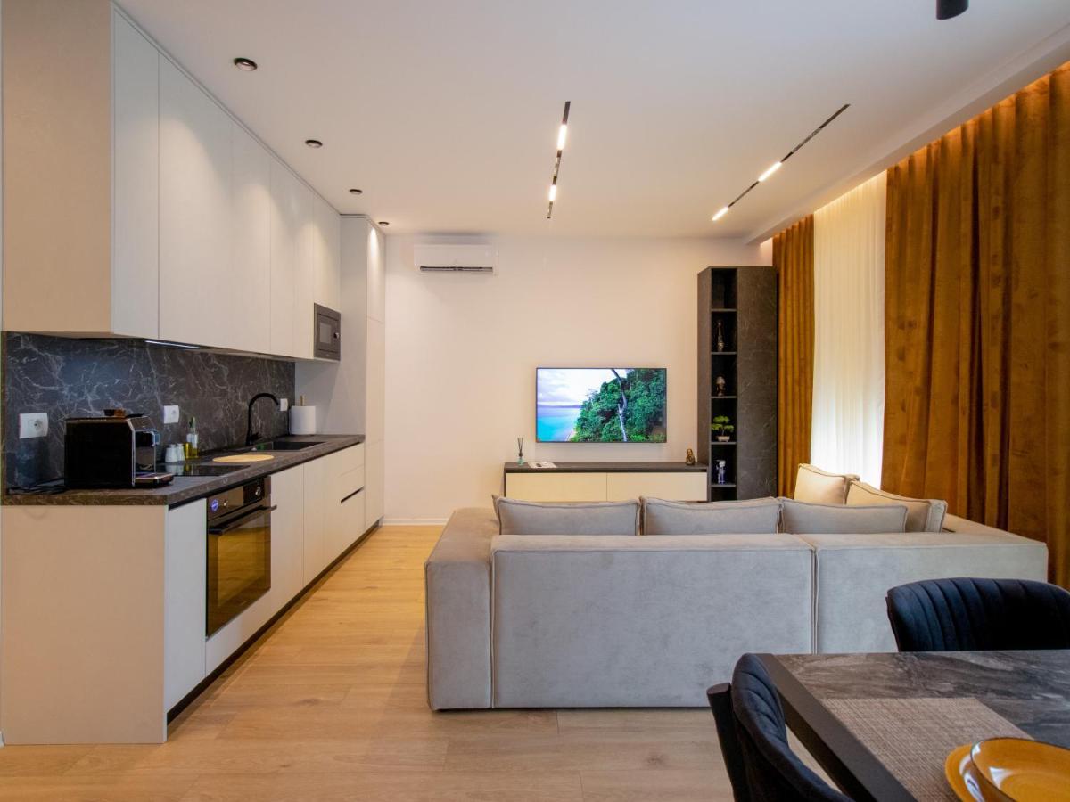 Bed and Breakfast Luxury Rooftop 23 Тирана Экстерьер фото